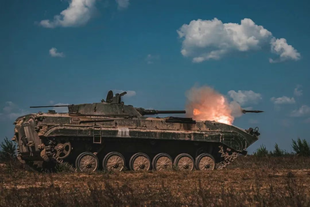 朱时茂,你这个浓眉大眼的家伙也叛变革命了!——BTR-4步兵战车