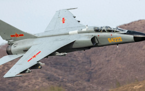 卖给外国，还是留着备用，二百多架歼轰7战斗机该怎么处理？