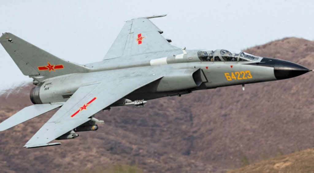 卖给外国,还是留着备用,二百多架歼轰7战斗机该怎么处理?