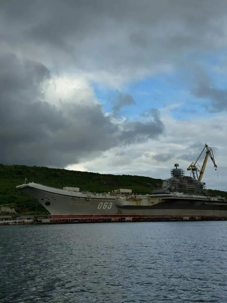 俄罗斯要买歼-35了?俄媒:放弃“库”舰后,可以造轻型航母,从中国采购先进舰载机!