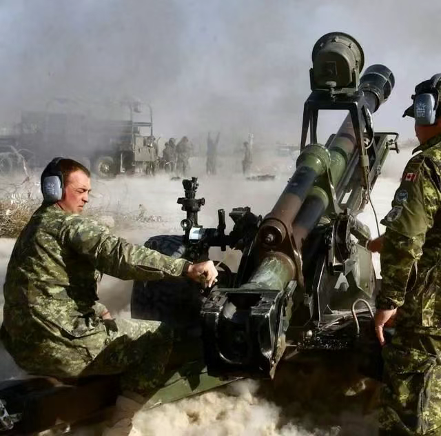 西式105榴弹炮快如机枪,能把对手打懵!为何解放军不屑一顾