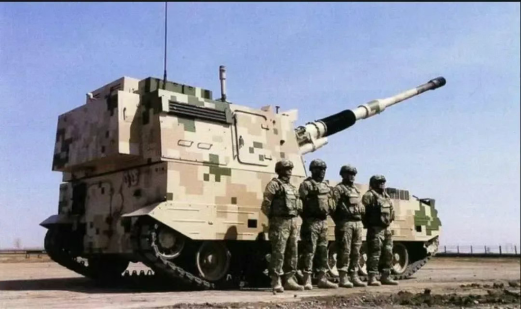 新155榴弹炮震撼亮相，无人炮塔，七对负重轮，能射100公里