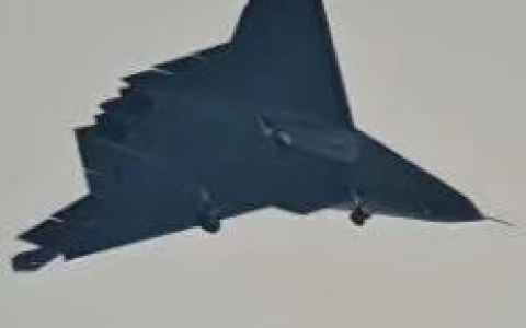 歼-50最新试飞图，全动翼尖清晰可见，力争2030年前服役