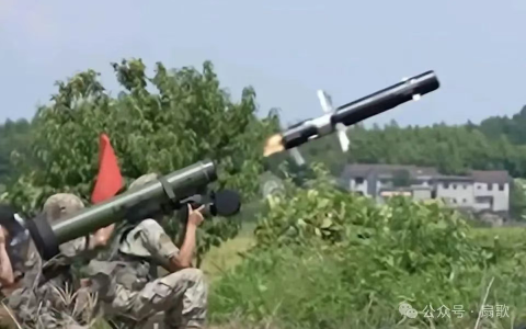 陆军试用的 GAM-100“攻顶”反坦克导弹！