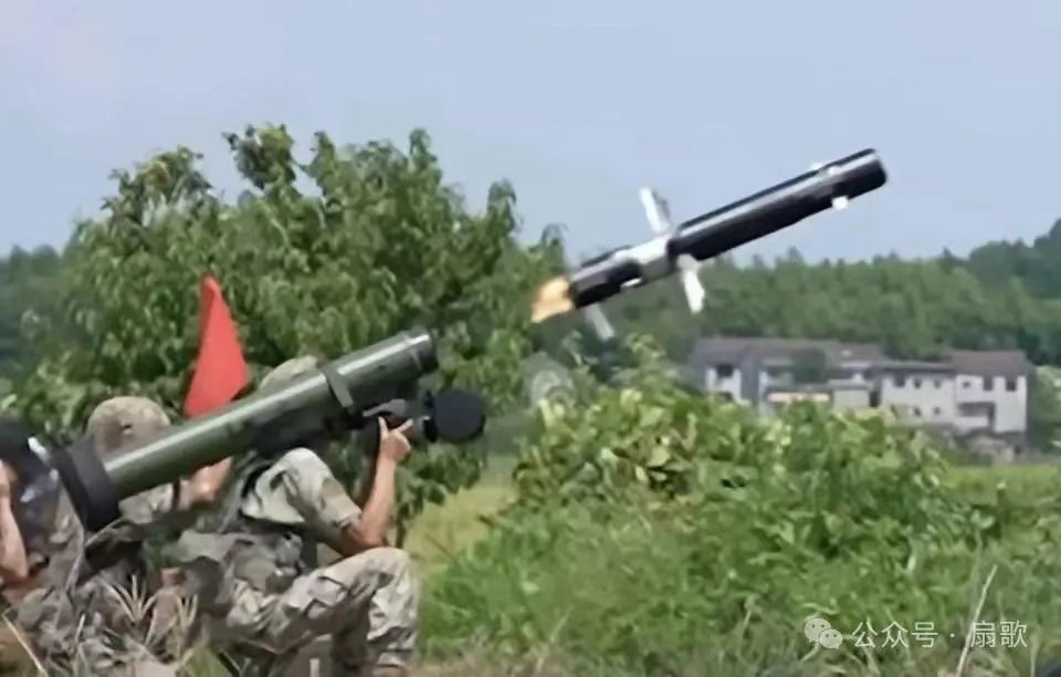 陆军试用的 GAM-100“攻顶”反坦克导弹!