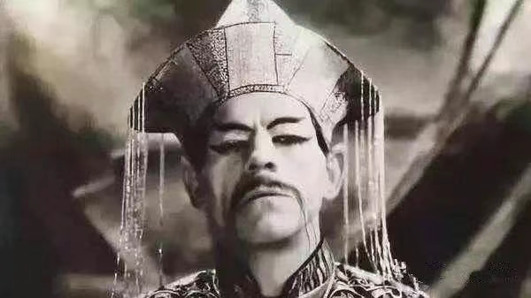 金发碧眼和黄毛绿眼之间,差的只是国力