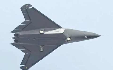 在六代机研发接近突破的当口，仍坚持歼35项目落地，图的是什么？