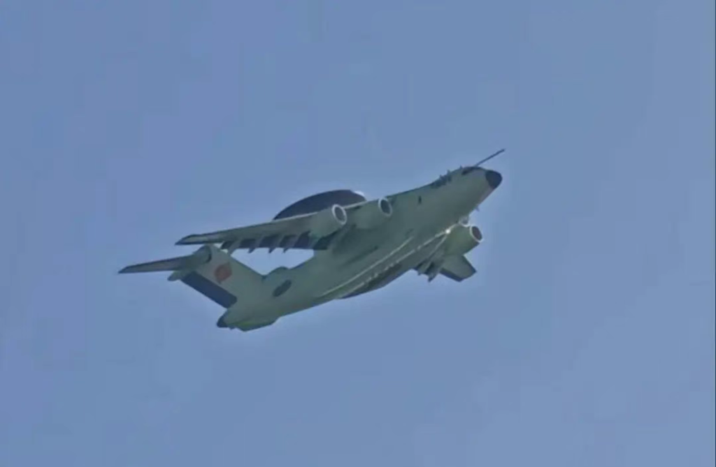 新一代大型预警机横空出世,领先美国两代,B-2轰炸机藏不住了