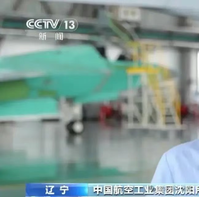 央视官宣歼35舰载机生产车间画面,这才是“大巧不工,重剑不锋!”