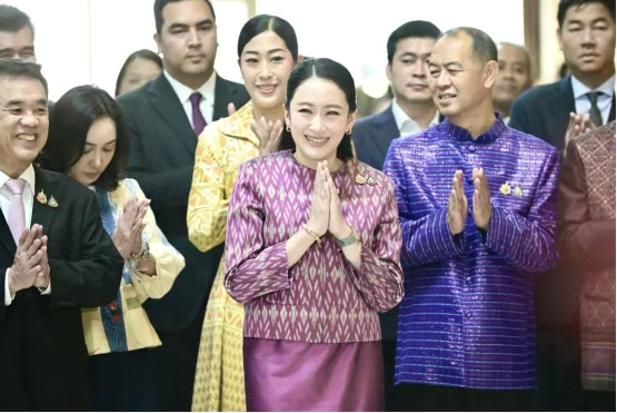 不当总理也有办法治洪森,佩通坦作出重要决定