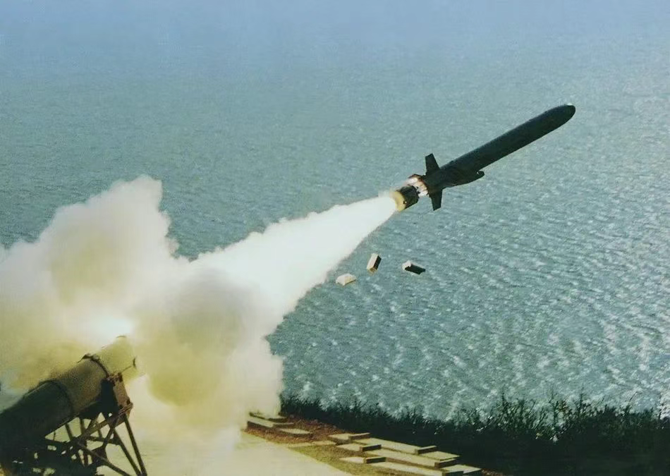 中国最低调的重型导弹,神秘的巨大发射筒,外国人看完当场懵圈