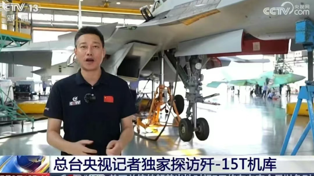 央视探访歼-15T生产线,却被歼-35频繁抢镜,神秘隐身机瞒不住了