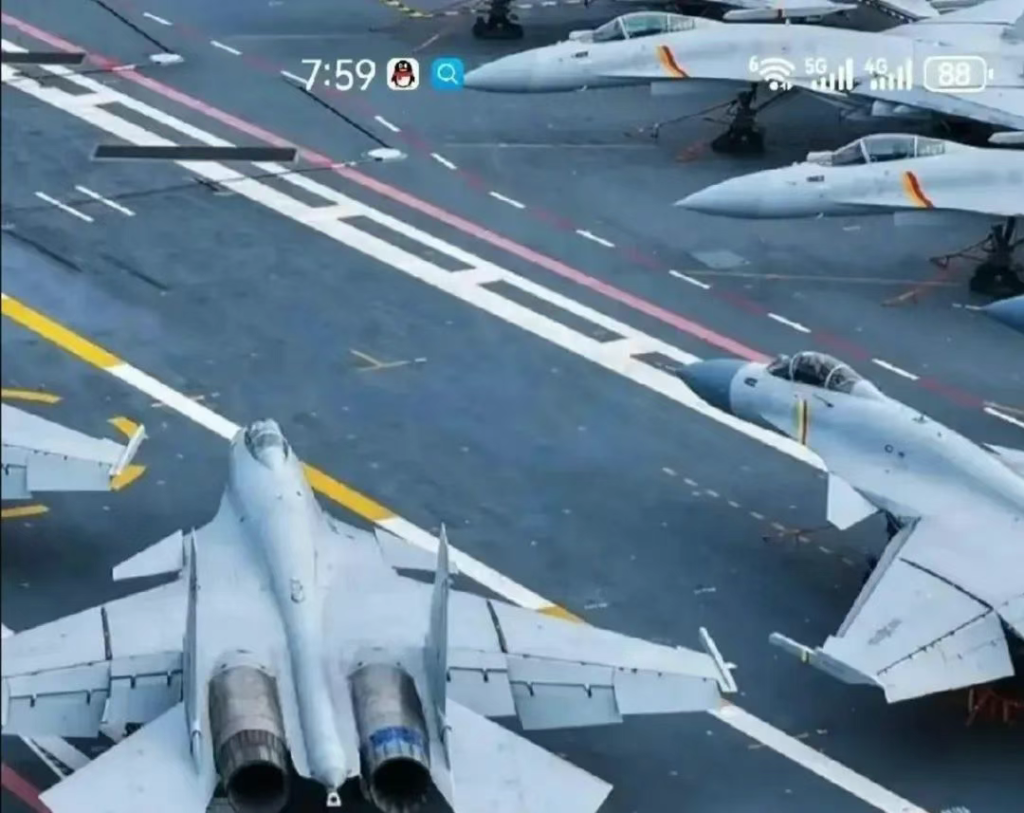 中国双航母要变天!辽宁舰战力突然飙升,山东舰马上回厂憋大招