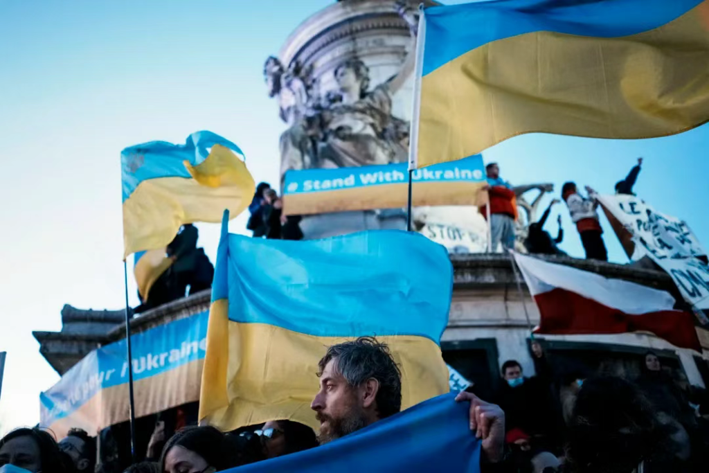 乌克兰“人民战争”来了!乌克兰民众通过APP上传坐标给俄军,炸自家征兵处?