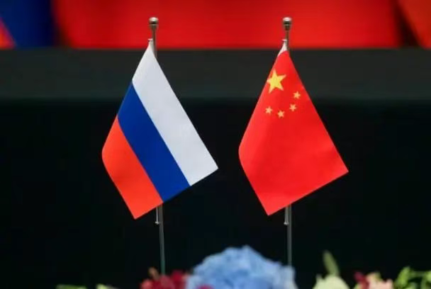 普京决定去美国前,先给北京打了一通电话,给中俄关系做了保证