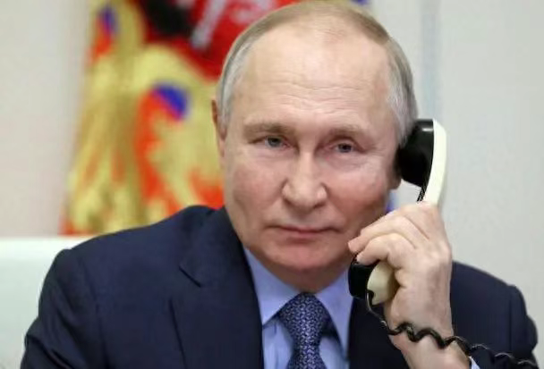 普京决定去美国前,先给北京打了一通电话,给中俄关系做了保证