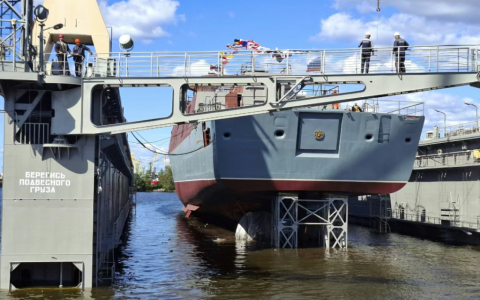 开工6年后，俄首艘改进型22350护卫舰下水，垂发或增至64单元