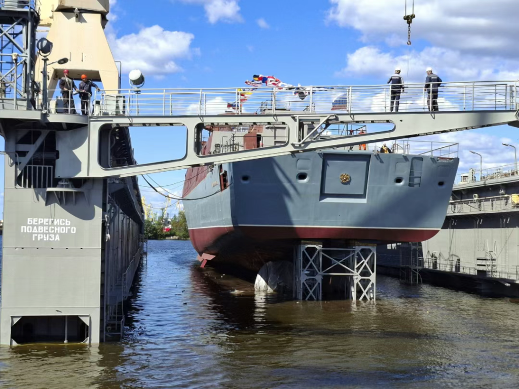 开工6年后,俄首艘改进型22350护卫舰下水,垂发或增至64单元