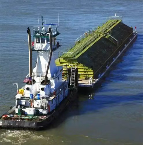 解放军“登岛神器”正式入列服役，坦克直接开上岸，抢滩登陆如履平地！