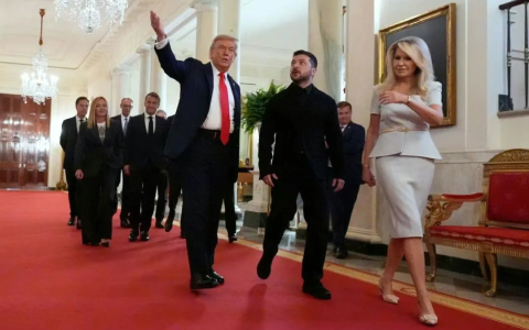 看完懂王与泽圣的会晤，就知道东大稳了