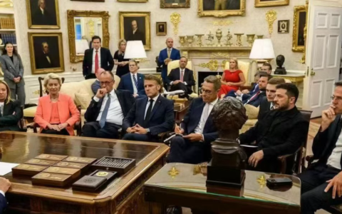 特朗普三大意图曝光，欧洲被赶出白宫后惊觉：我们才是菜单上的菜！