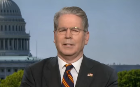 东大居然给印度那么大好处，全世界梦寐以求，特朗普失心疯！