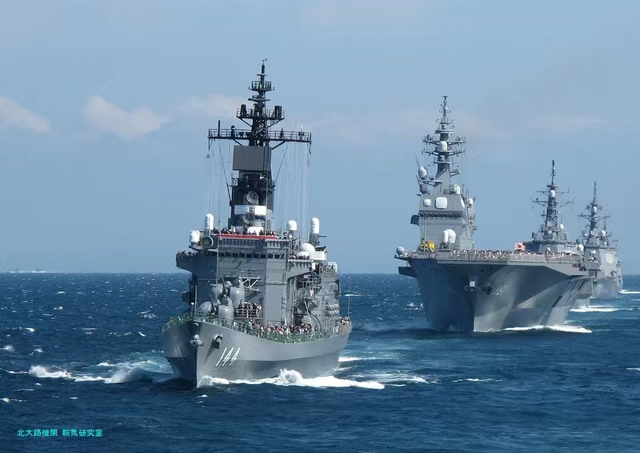 曾经的世界第二,被我军当狗溜,敢怒不敢打的自卫队,快被玩坏了