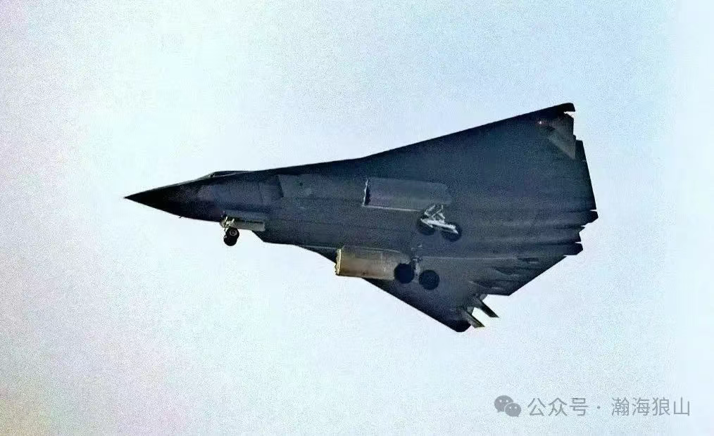 全球第3种有人驾驶6代机横空出世，顺利首飞？