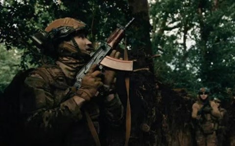 “蹲坑吃饭，拥兵上万”！拼什么命啊？