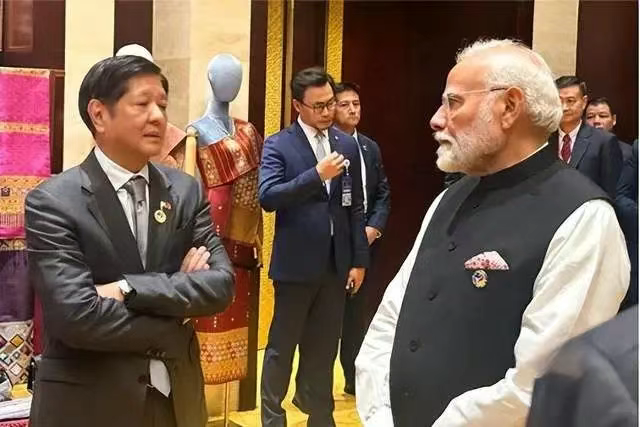 被菲律宾“坑去”南海联演,印度没敢靠近黄岩岛,中国军舰全程围观