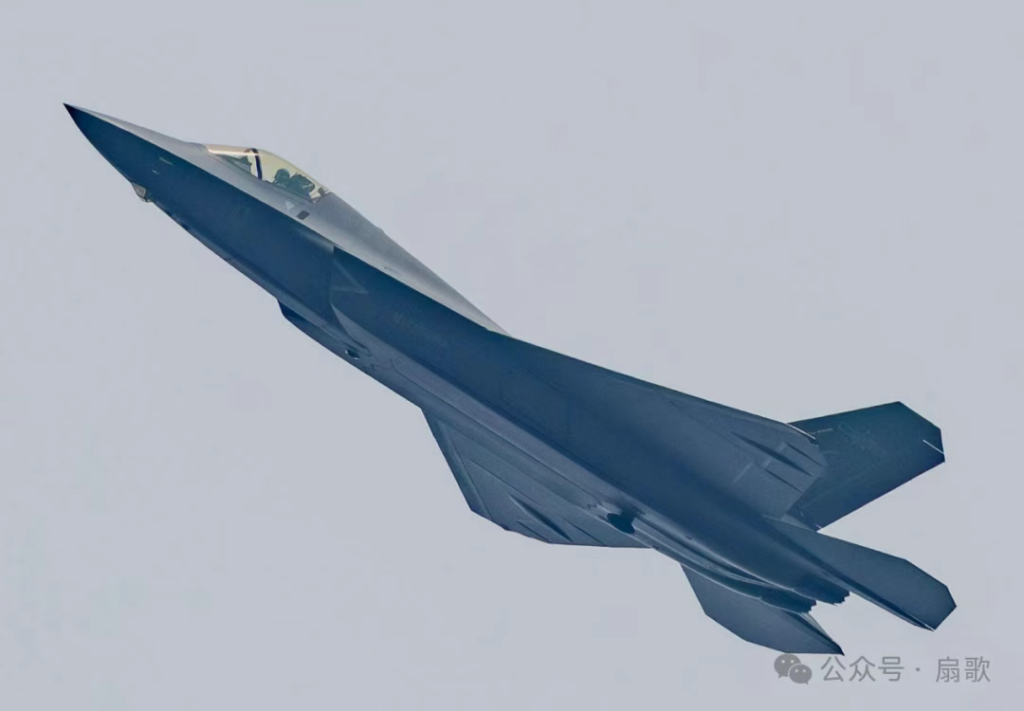 三种六代机亮相,是因为有了五轴加工中心、8 万吨模锻机… 这些 “大国重器”