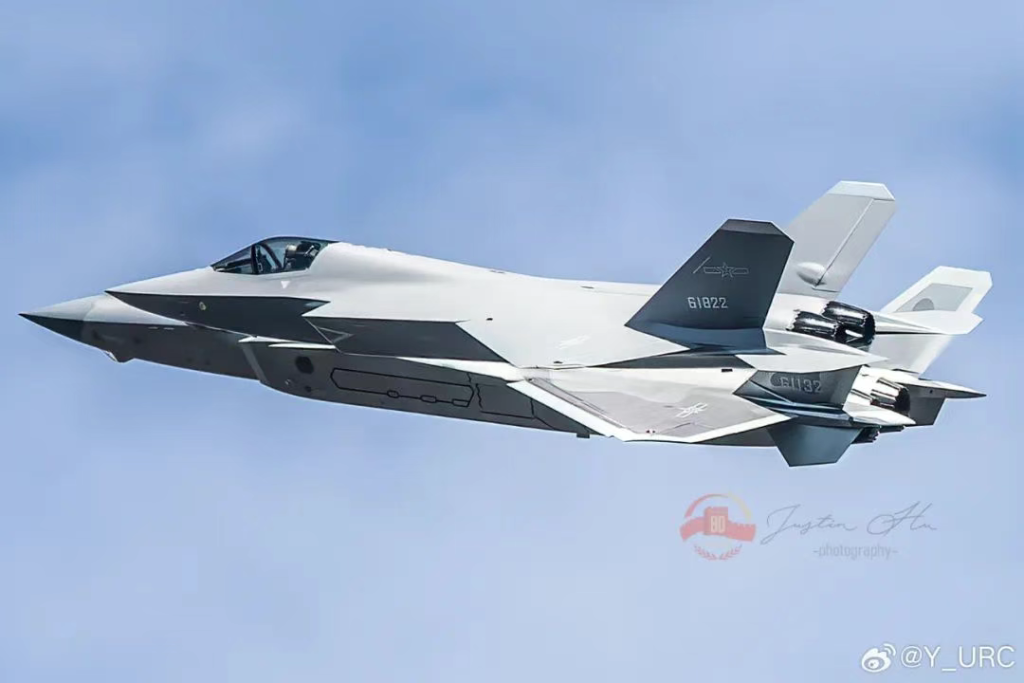 歼-35近照曝光，新战术编号现身，年产过百架即将到来！