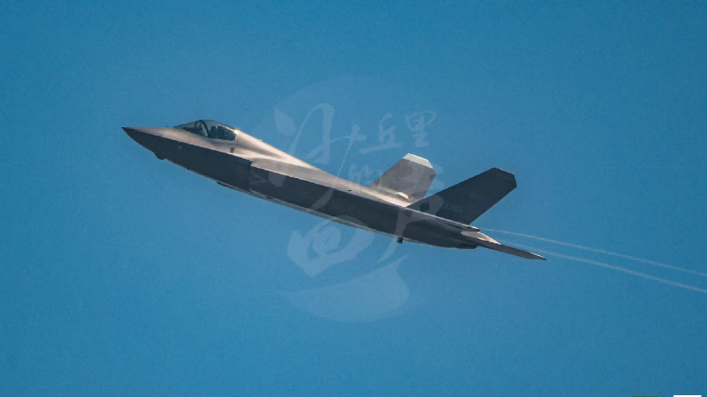 瞒不住了！美军F-35C锈成“废铁”，中国歼-35还未亮相就赢了一半