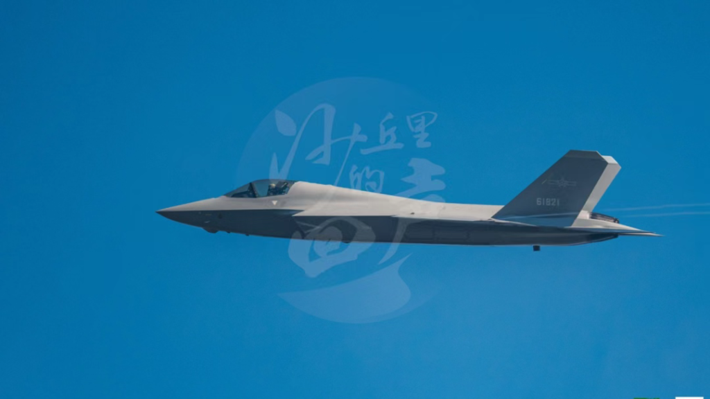 瞒不住了！美军F-35C锈成“废铁”，中国歼-35还未亮相就赢了一半