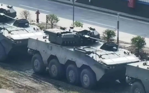 开瓢利器！全世界最强中型反坦克导弹，一发就让M1A2坦克爆头