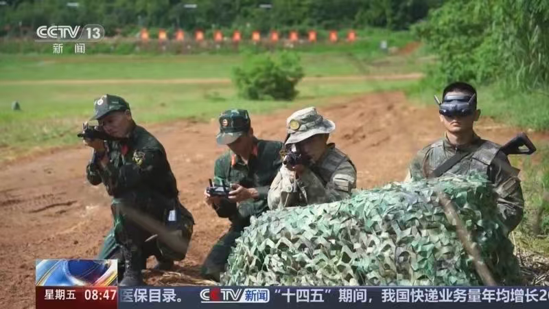 越南新步枪参加中越联合军演,担心中国偷学技术,结果频繁卡壳到炸?