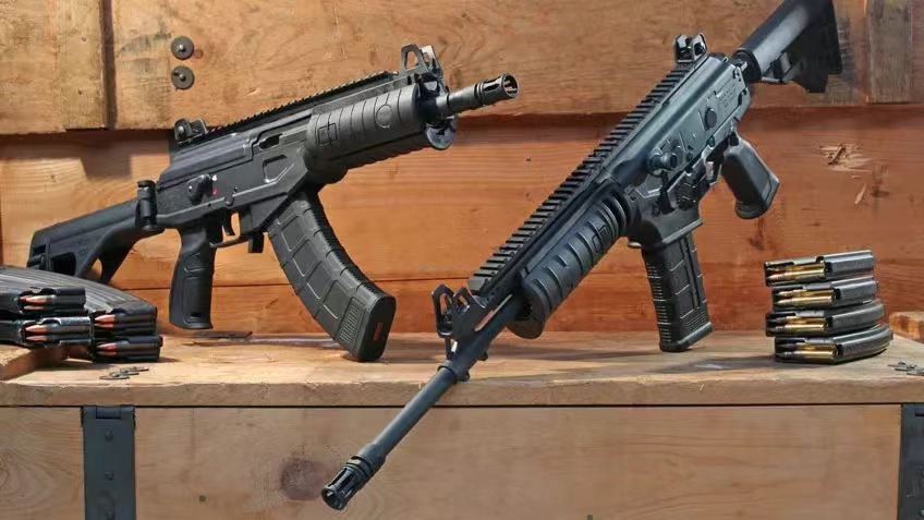 越南新步枪参加中越联合军演,担心中国偷学技术,结果频繁卡壳到炸?