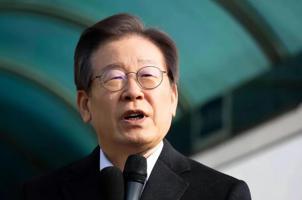 特朗普接见韩国代表团，开口先问金正恩近况，让对方当场方寸大乱