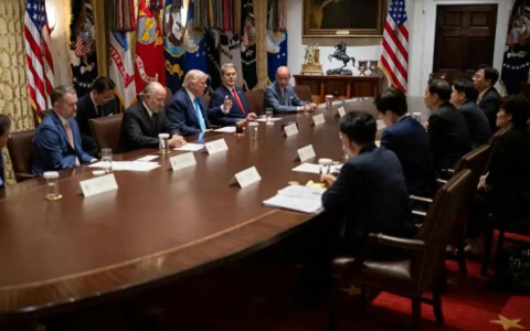 特朗普接见韩国代表团，开口先问金正恩近况，让对方当场方寸大乱