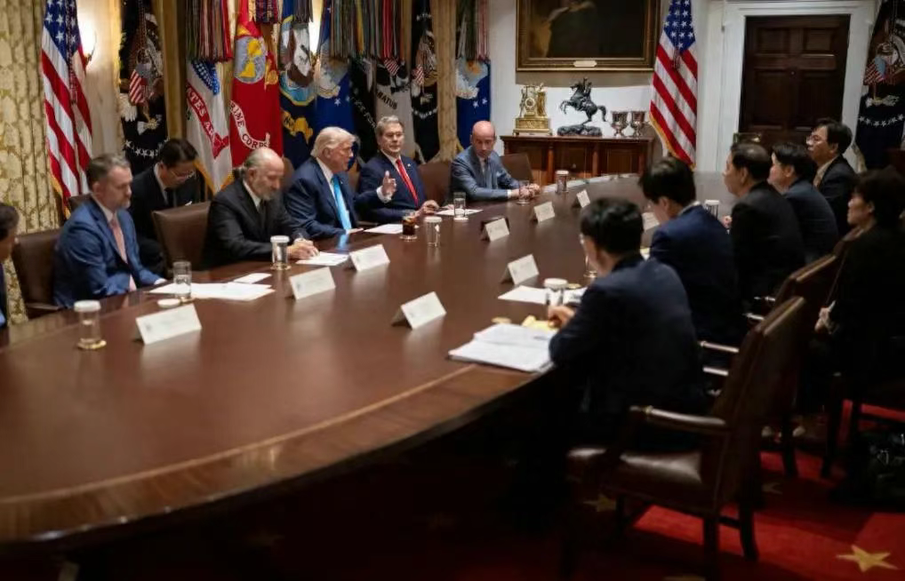 特朗普接见韩国代表团，开口先问金正恩近况，让对方当场方寸大乱