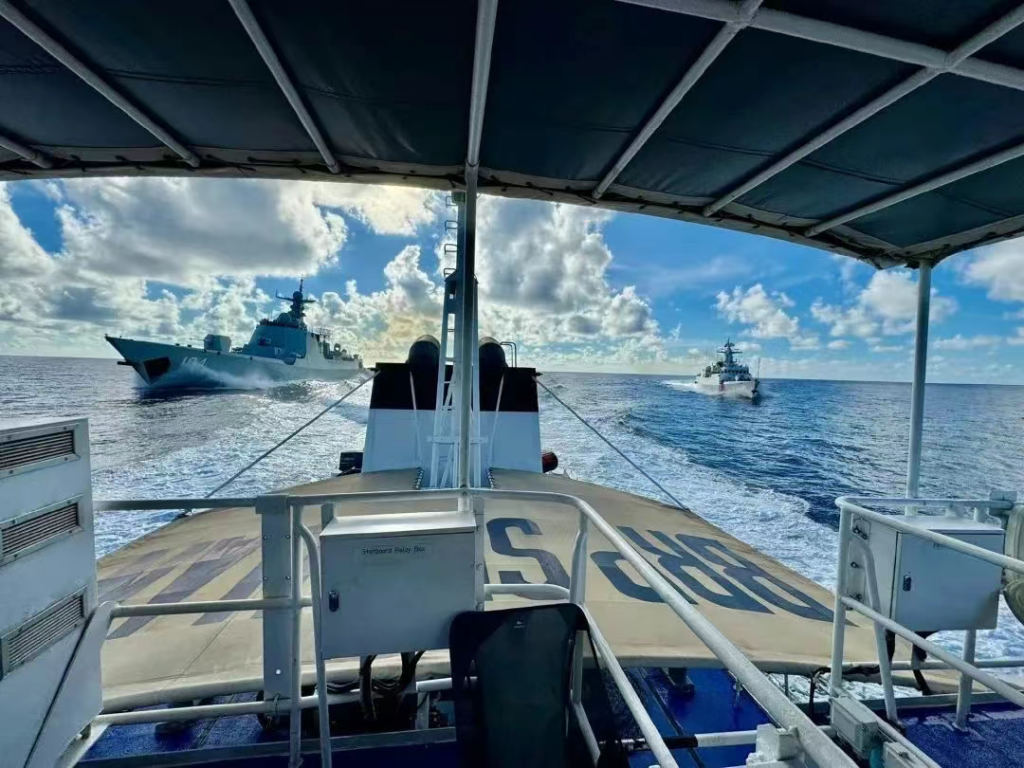 052D最后全速追击菲肇事海警船失利,表明我们需要更换新战术!