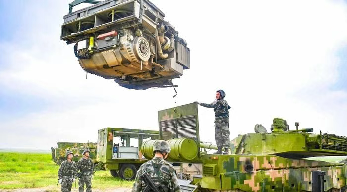 中国最强主战坦克曝光!神秘VT-4A1现身试验场,网友:比自用99A还强,要卖给谁?