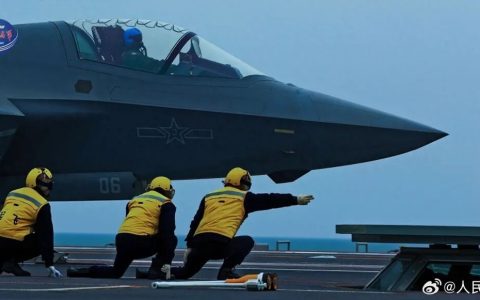 福建舰电弹越南军迷很感慨：要没有中国，亚洲人见白人都得低着头