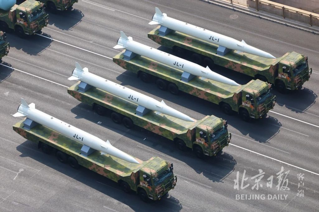 这下轰-20真的不香了，国外卫星又发现一款隐身无人机，比B-21还大！