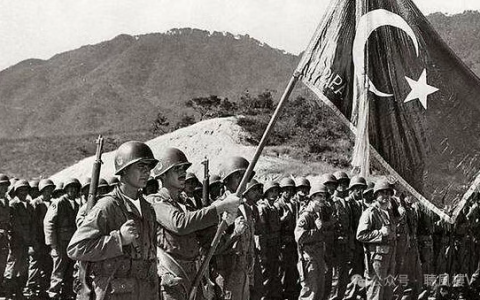 致敬英雄，展望未来