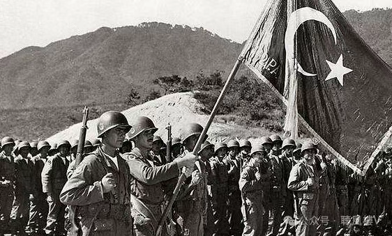 致敬英雄，展望未来