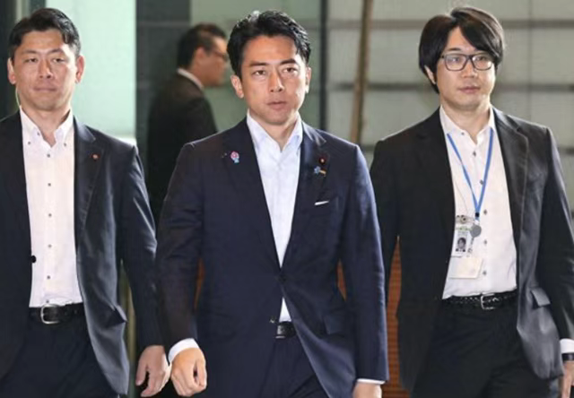 接连“逼宫”两任首相,小泉急着登场,日本首相之争已没有悬念?