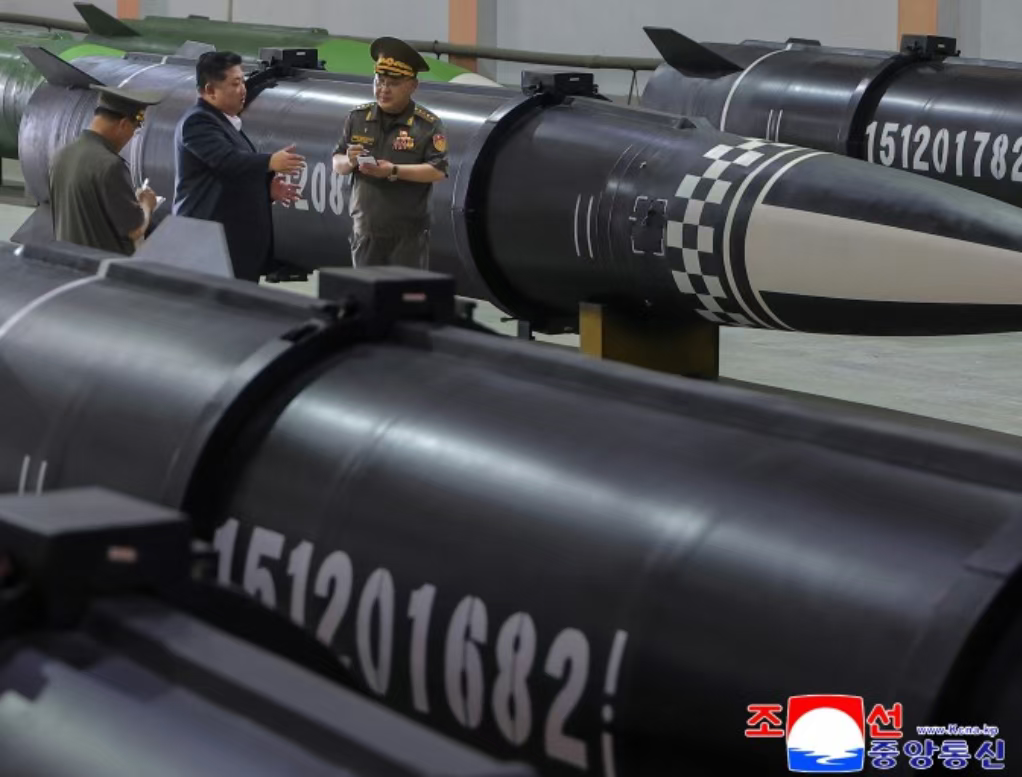 种庄稼！启程参观世界最强导弹家族前一天，金正恩视察“导弹农场”