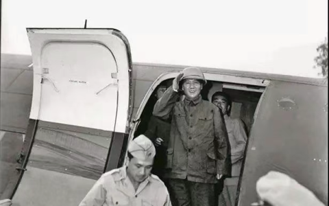 1945年，毛泽东在重庆锁定了蒋介石的败亡