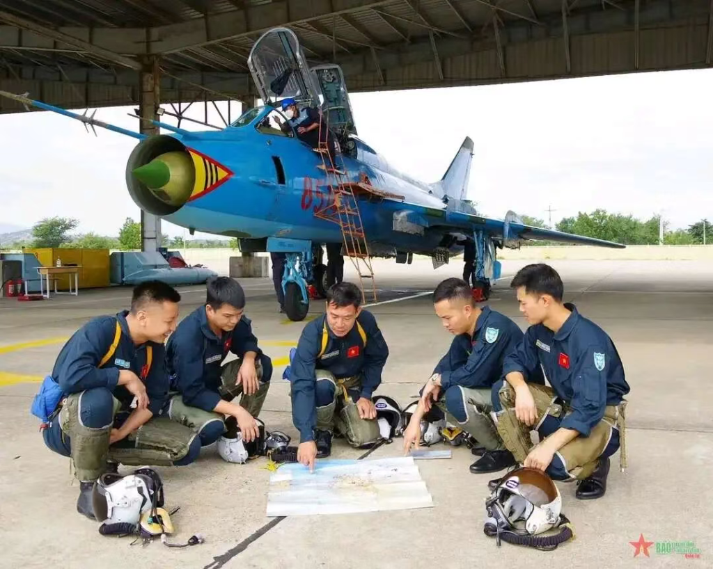 印度大使上门给越南推销光辉战机！越南网友：送我们都不要！我们宁可低声下气找中国买小骁龙！